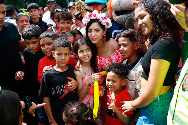 Niños de Maracay llenan Plaza Bolívar con alegría y color